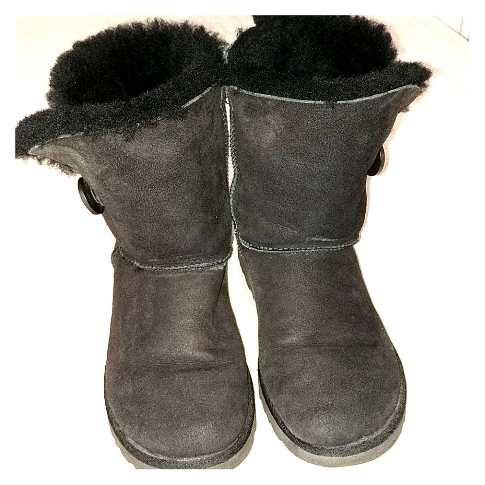 UGG Bailey Button - Picture 2 of 8